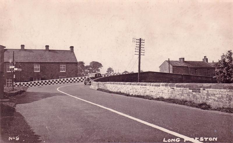 Bridge End - chequered wall.JPG - Bridge End. ca 1936 - demolished in 1938. The car is thought to be the Doctor's Austin 7